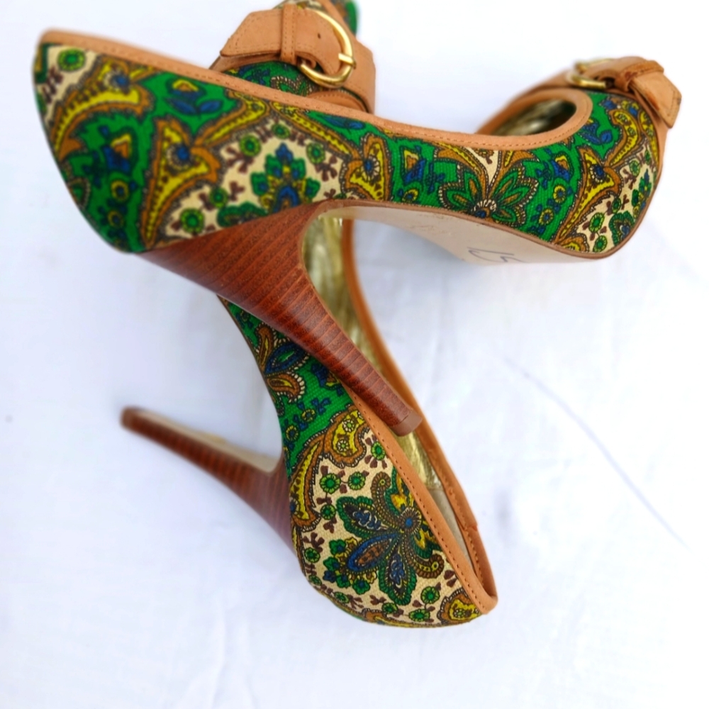 𝅺STEVE Madden Leslie Paisley Peep Toe Heels 8.5 medium 😍